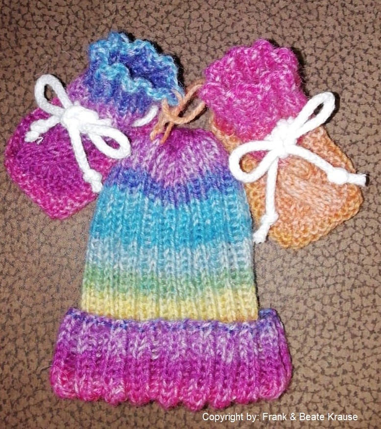 Handgestrickte Garnitur für Frühchen